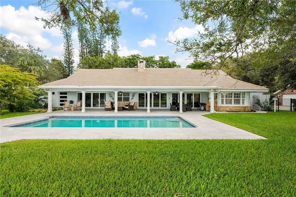 301 NW 127th Avenue Plantation FL 33325