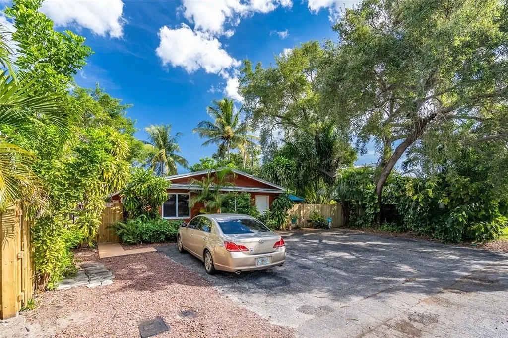 1720 NE 8th Avenue Fort Lauderdale FL 33305