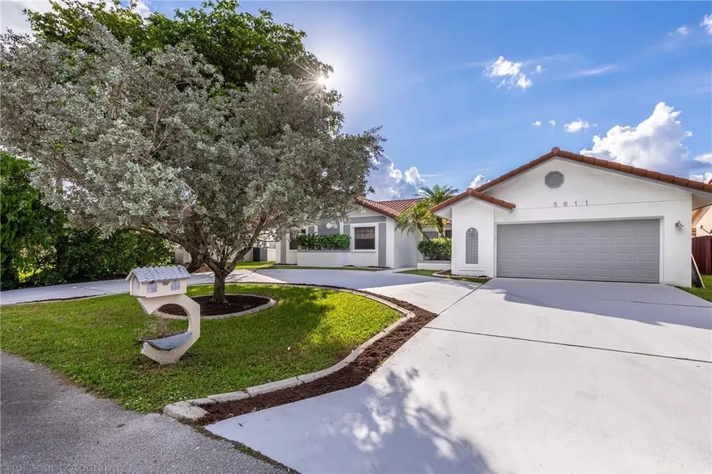 5611 Thistledown Terrace Davie FL 33331