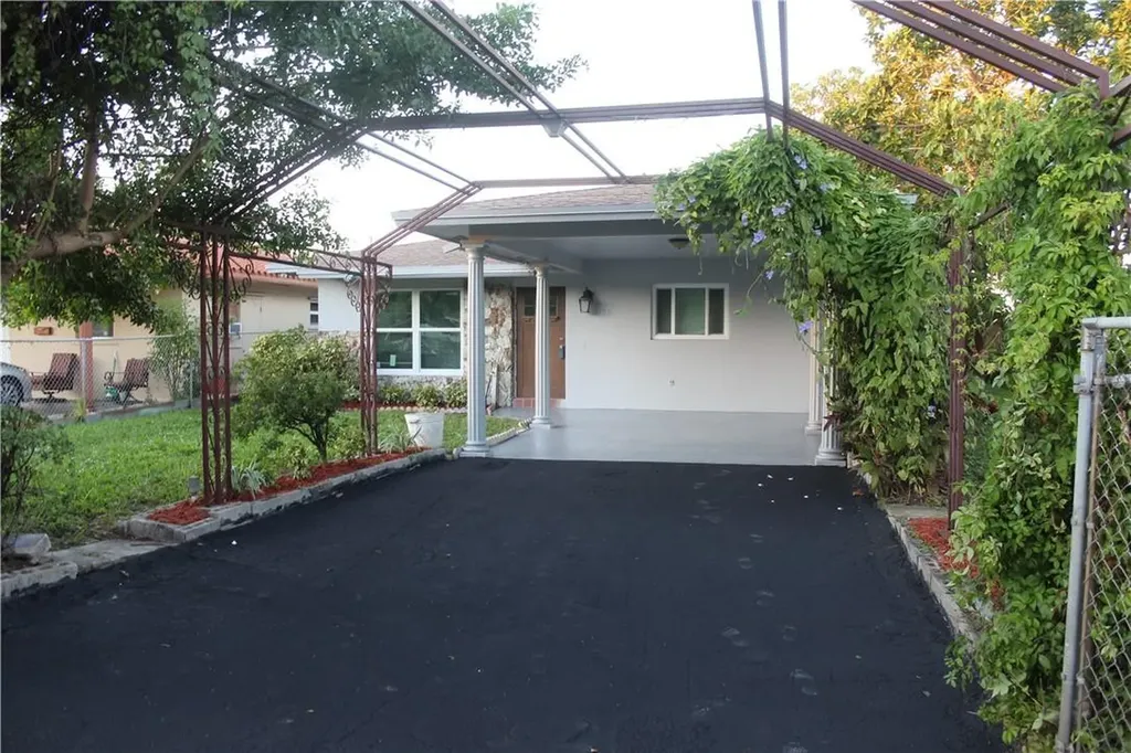 1099 NE 37th Street Oakland Park FL 33334