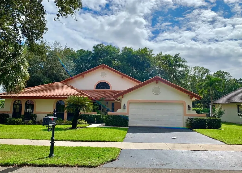 3055 Perriwinkle Circle Davie FL 33328