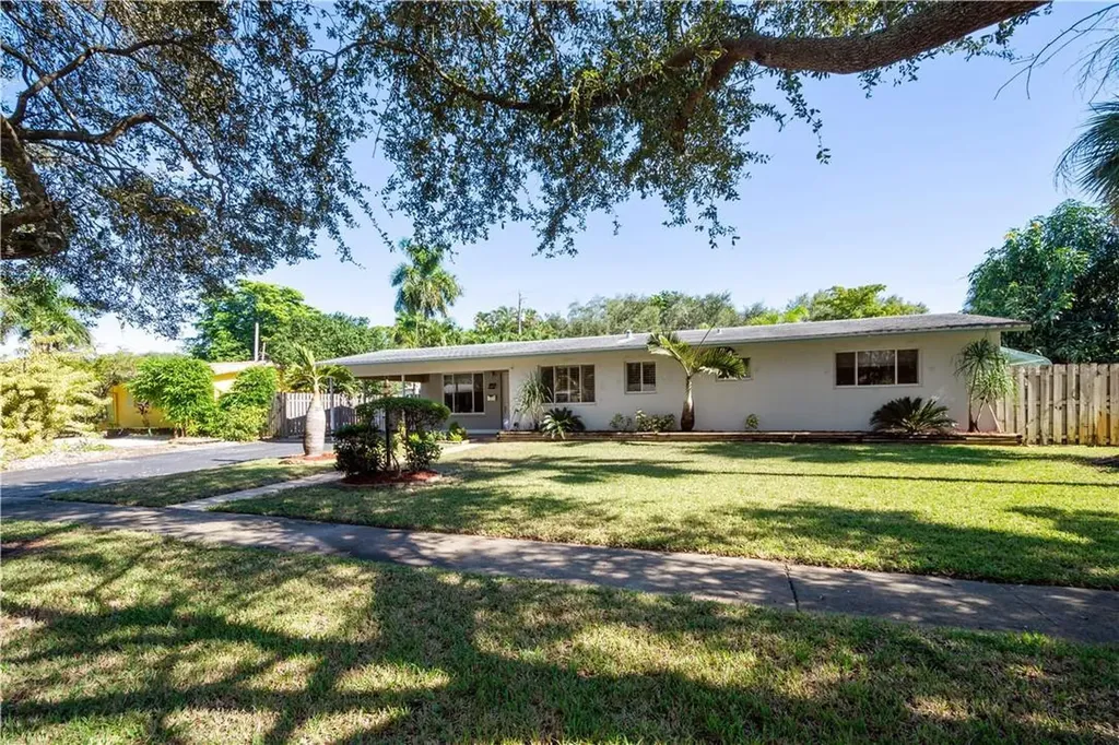 660 Sandlewood Lane Plantation FL 33317