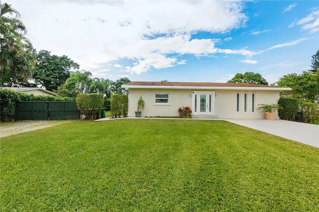 4301 SW 74th Avenue Davie FL 33314