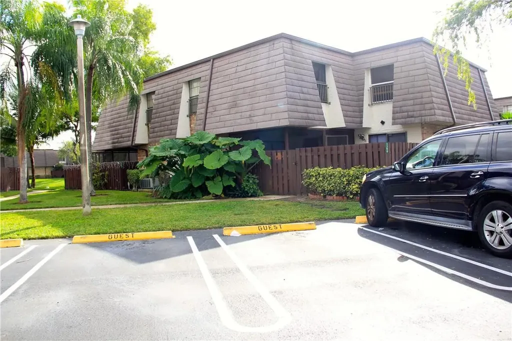 2580 NW 99th Avenue Coral Springs FL 33065