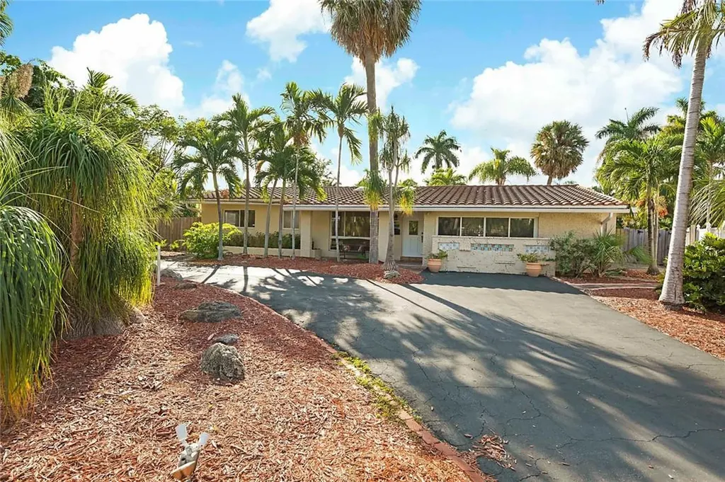 2433 NE 21st Avenue Lighthouse Point FL 33064