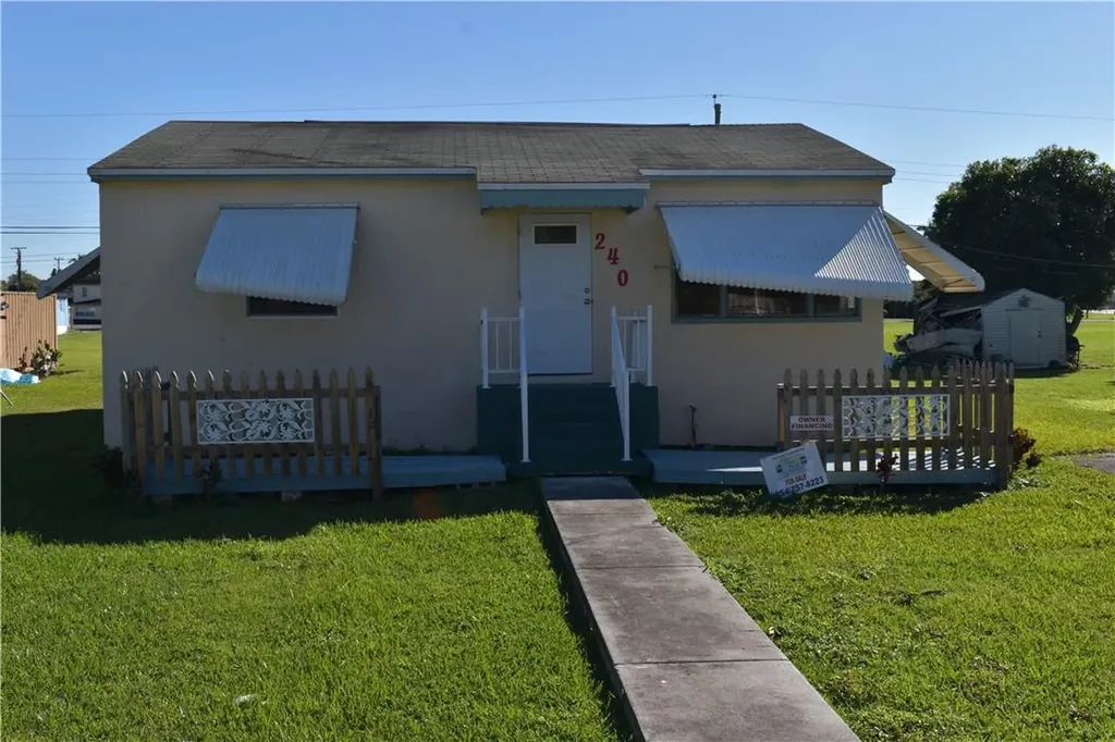 240 Begonia Drive Pahokee FL 33476