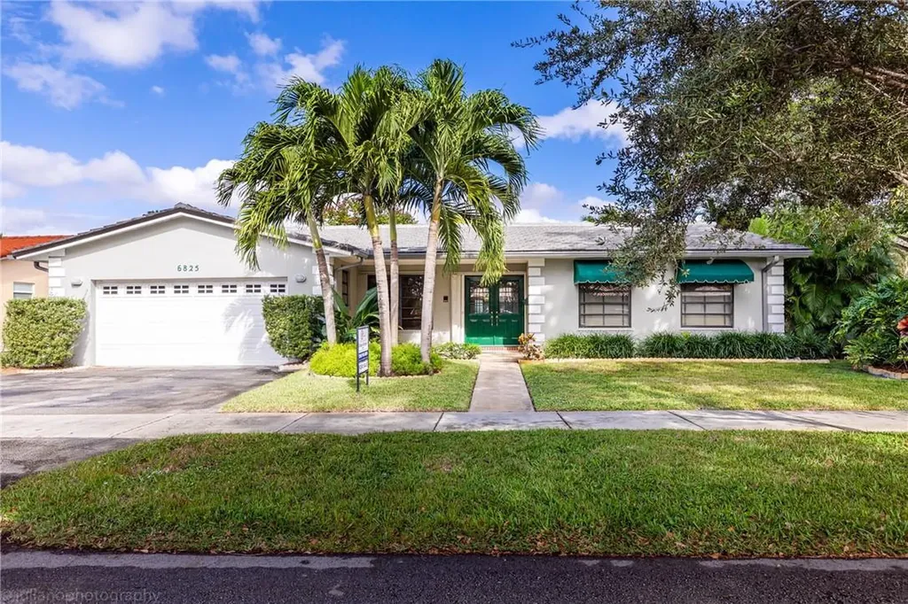 6825 Queen Palm Terrace Miami Lakes FL 33014