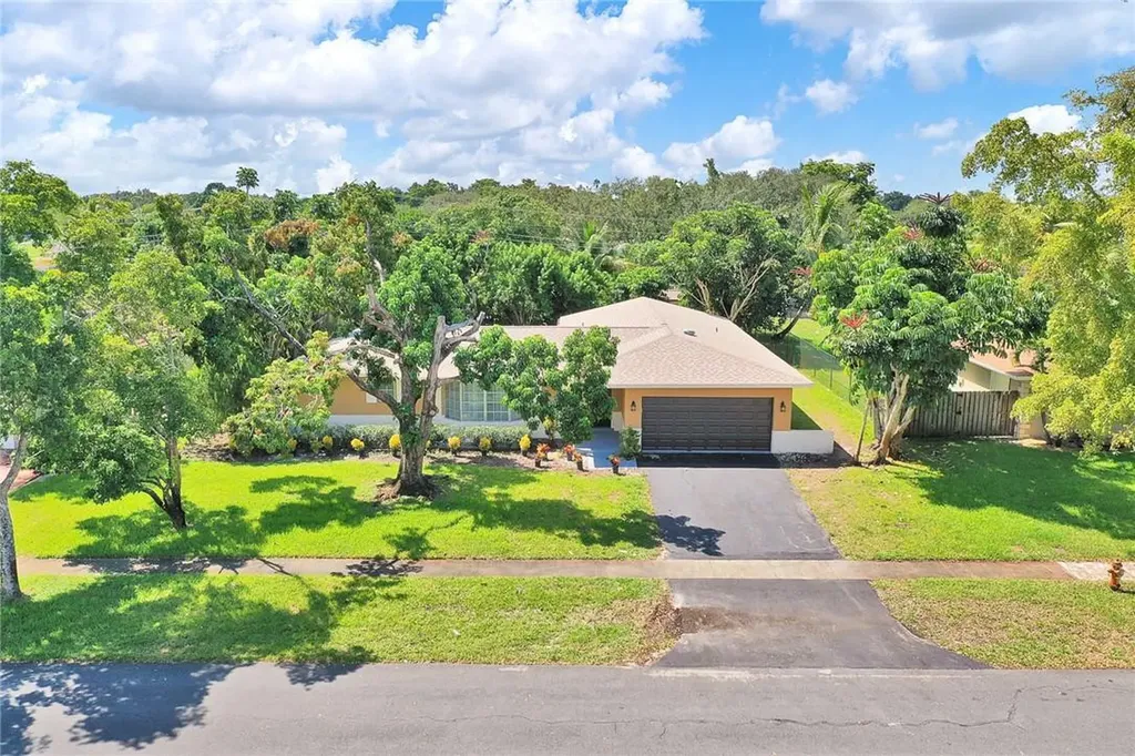 5580 SW 8th Street Plantation FL 33317