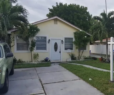 1738 N 16th Court Hollywood FL 33020
