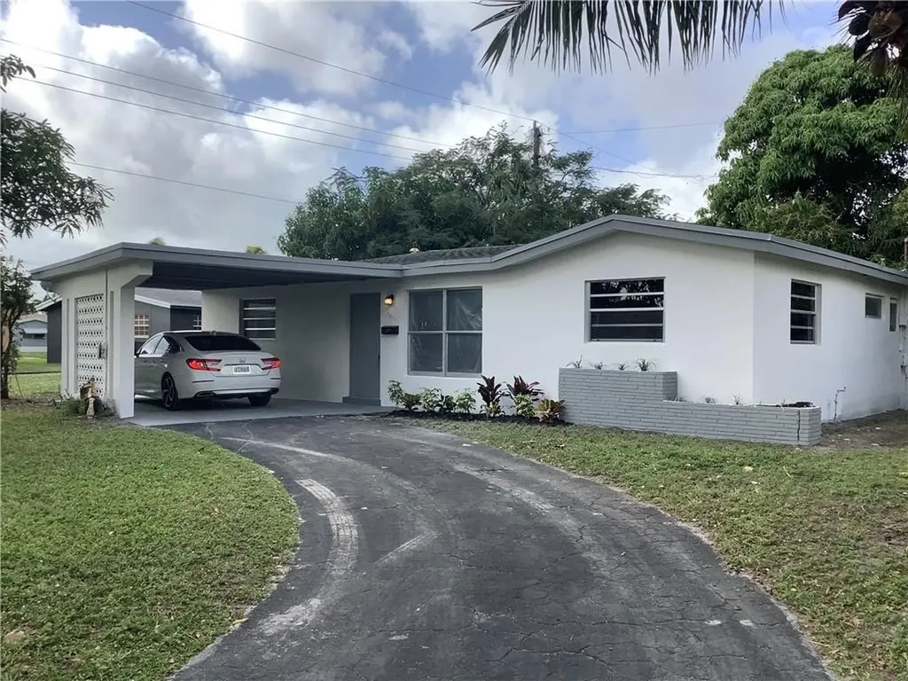 3511 NW 35th Avenue Lauderdale Lakes FL 33309