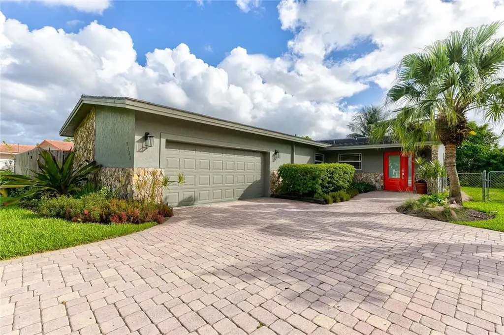 2733 NW 84th Avenue Coral Springs FL 33065