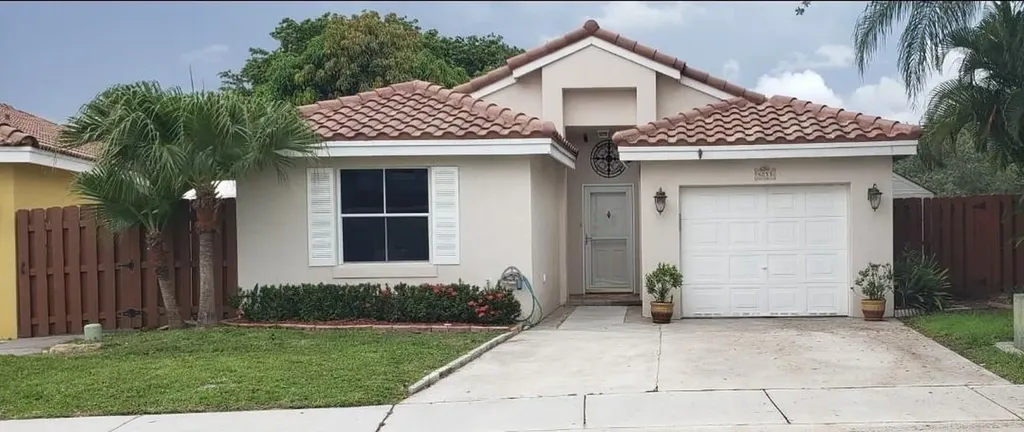 4253 SW 84th Terrace Davie FL 33328