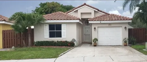 4253 SW 84th Terrace Davie FL 33328