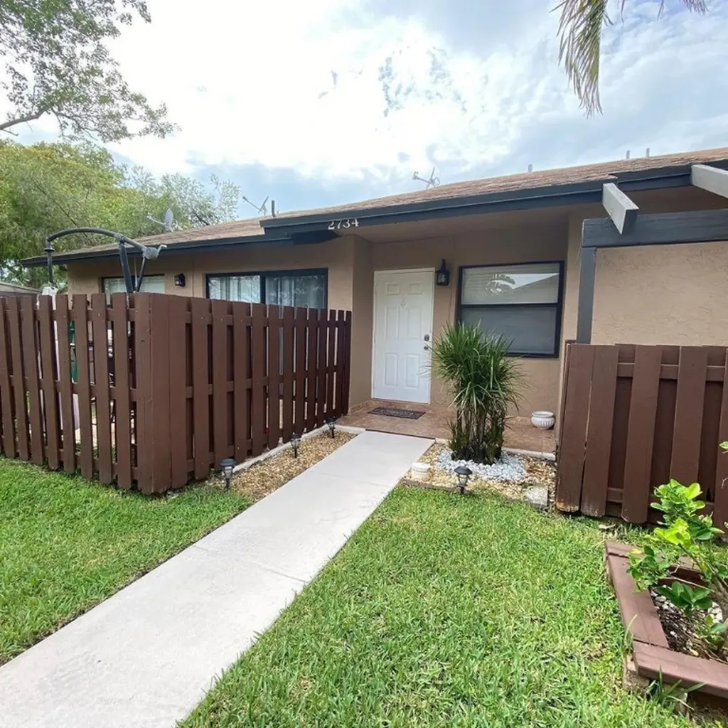 2734 N Nob Hill Road Sunrise FL 33322