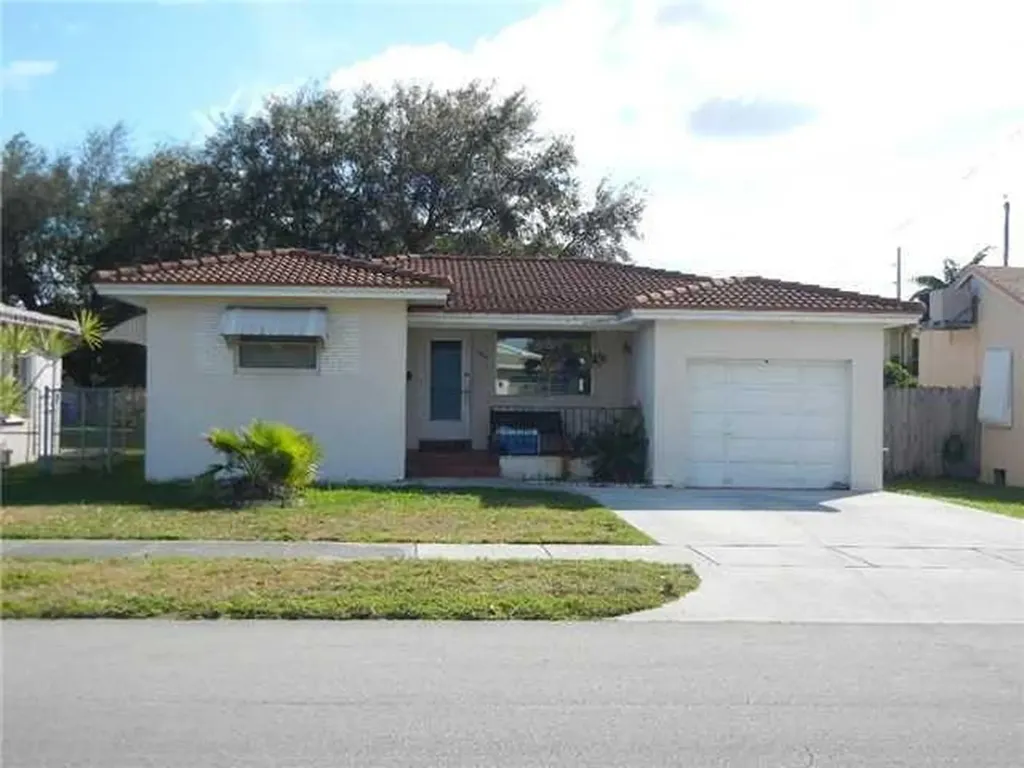 2414 Mckinley Street Hollywood FL 33020