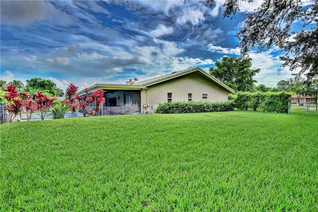 293 NW 92nd Avenue Coral Springs FL 33071