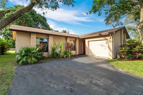 10325 Greenbriar Court Boca Raton FL 33498