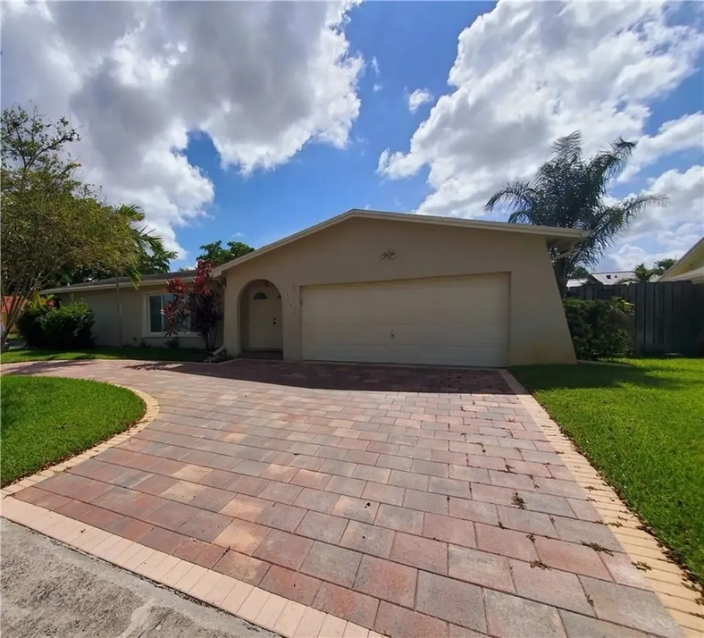 5019 SW 104th Avenue Cooper City FL 33328