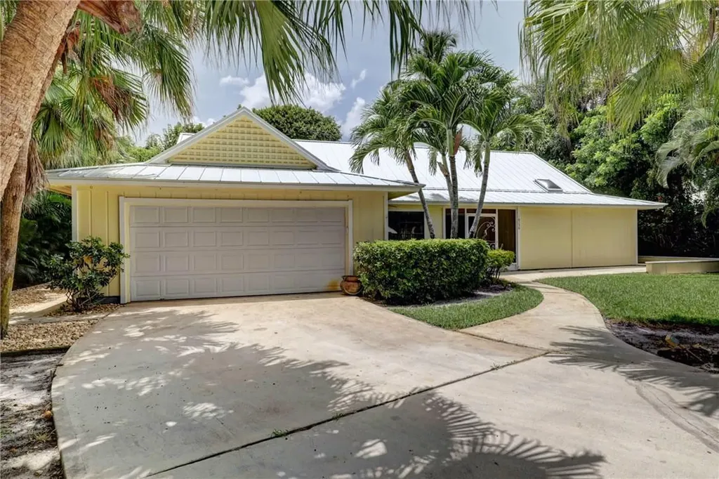 10230 SE Volador Circle Hobe Sound FL 33455