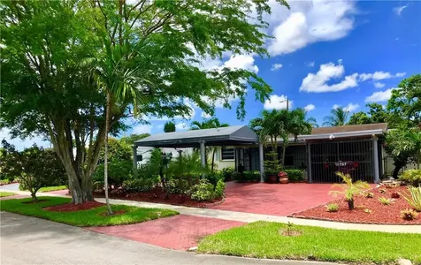 501 N 70th Way Hollywood FL 33024