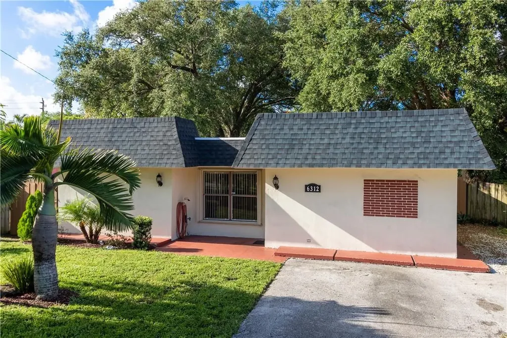 6312 Cleveland Street Hollywood FL 33024