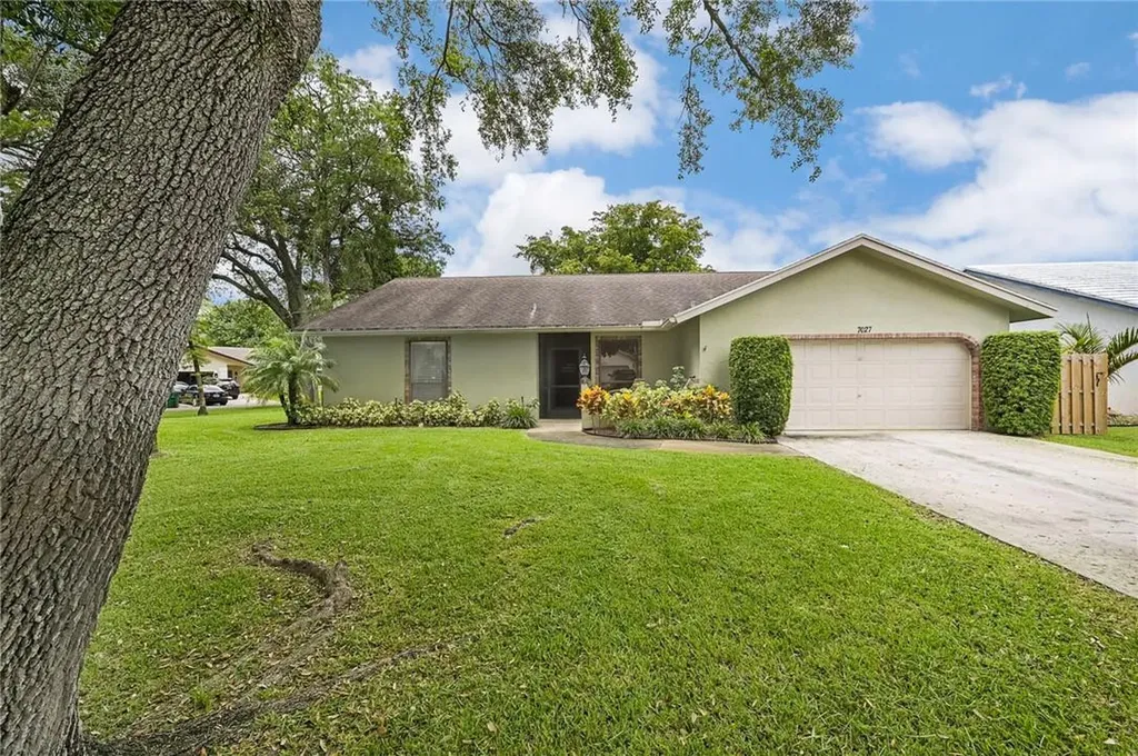 7027 NW 38th Manor Coral Springs FL 33065