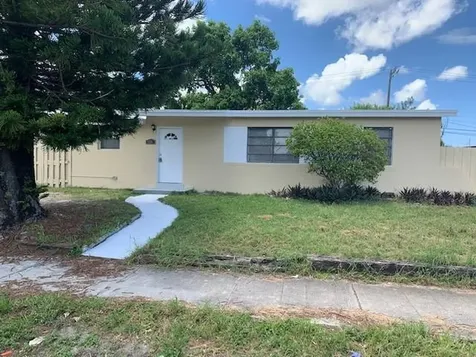 4281 SW 39th Street West Park FL 33023