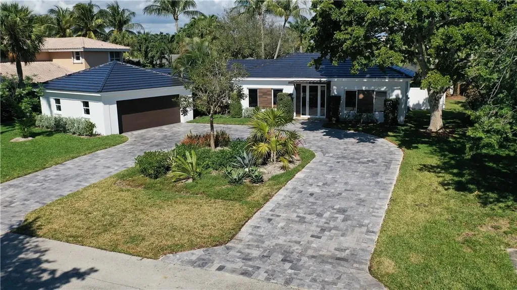 19 Minnetonka Road Sea Ranch Lakes FL 33308