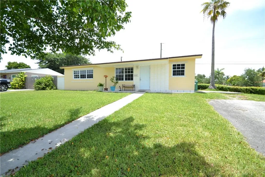 20220 SW 104th Court Cutler Bay FL 33189