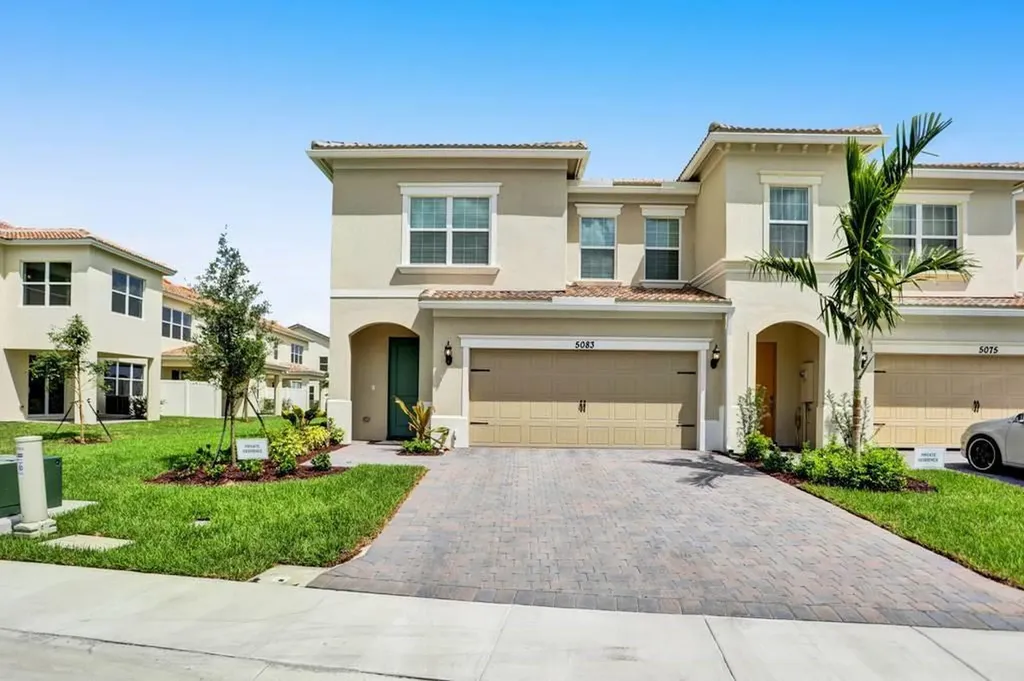 5083 Greenway Drive Hollywood FL 33021