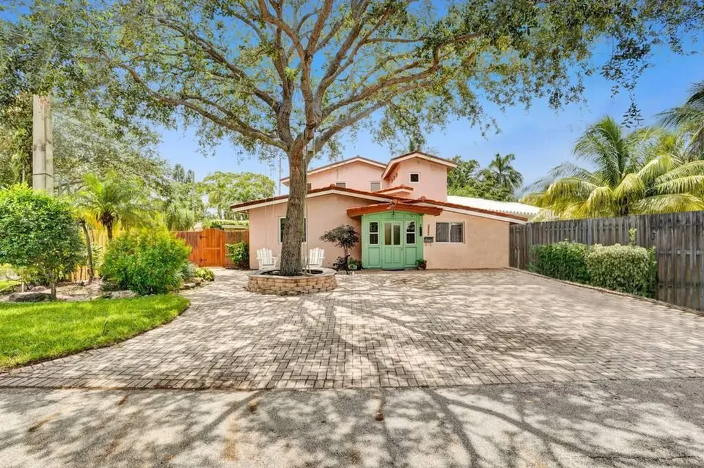829 SW 9th Terrace Fort Lauderdale FL 33315