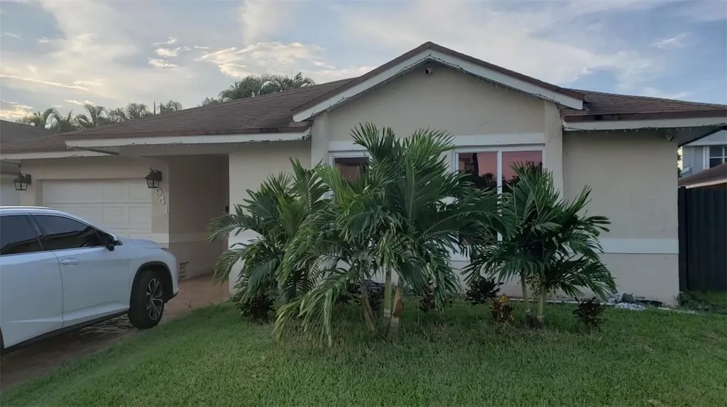 9941 SW 12th Street Pembroke Pines FL 33025