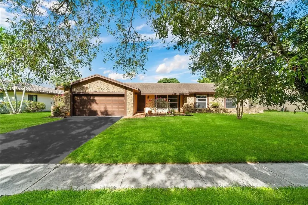 1900 SW 70th Avenue Plantation FL 33317