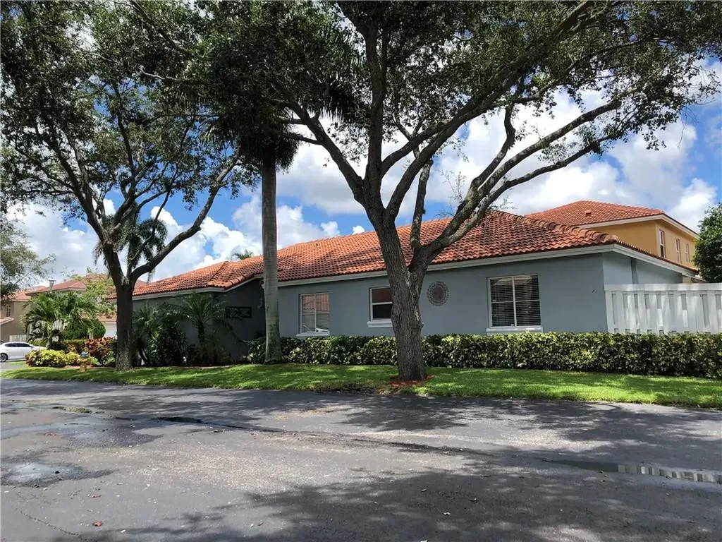 9840 SW 2nd Street Pembroke Pines FL 33025