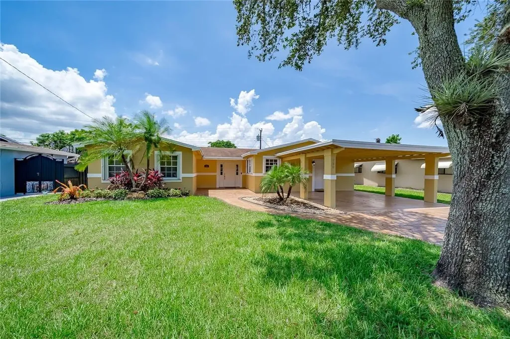 720 SW 64th Way Pembroke Pines FL 33023