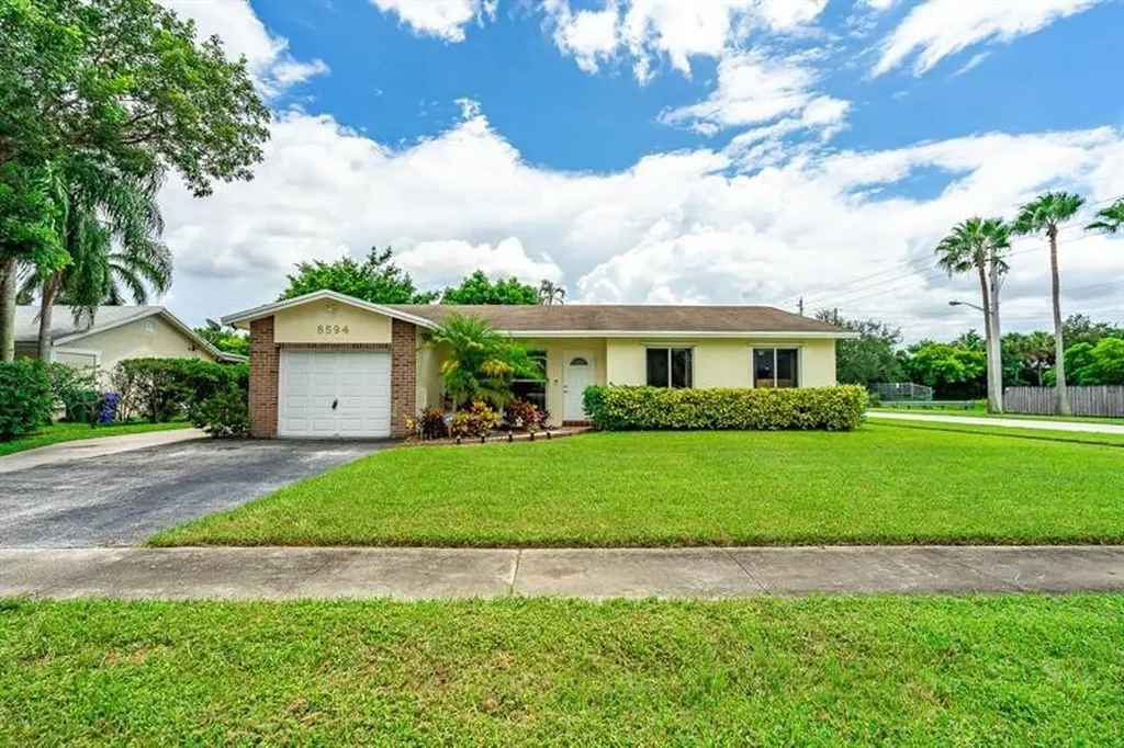 8594 NW 3rd Street Pembroke Pines FL 33024