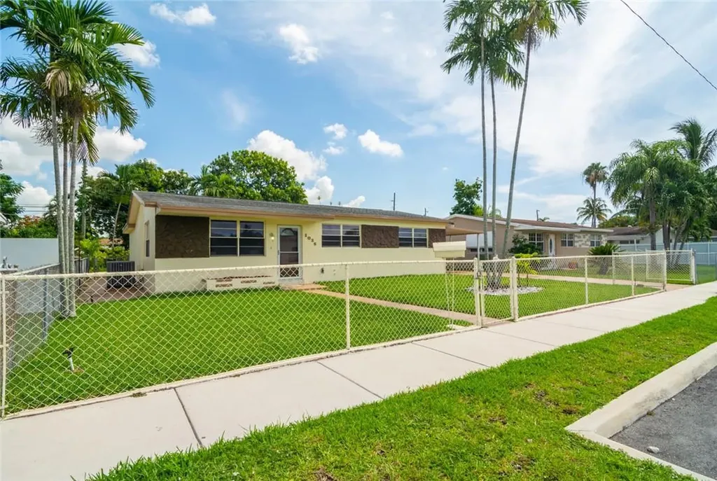 1025 W 31st Street Hialeah FL 33012