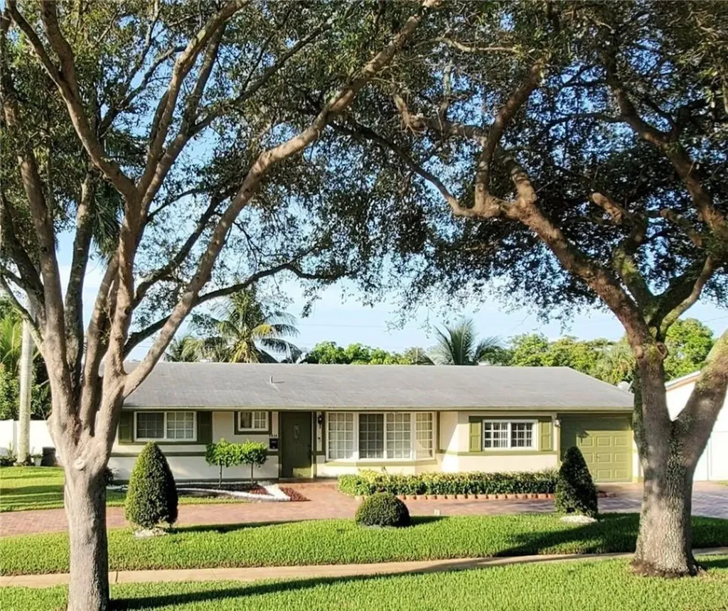 4836 NW 8th Street Plantation FL 33317