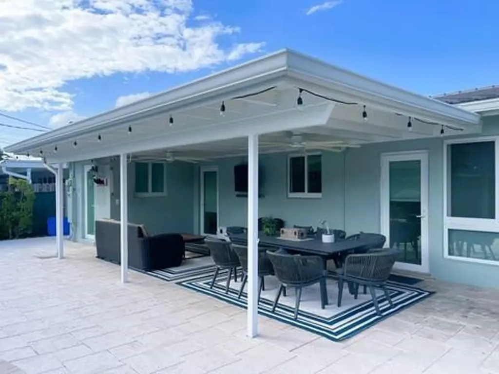 1580 SE 5th Street Deerfield Beach FL 33441