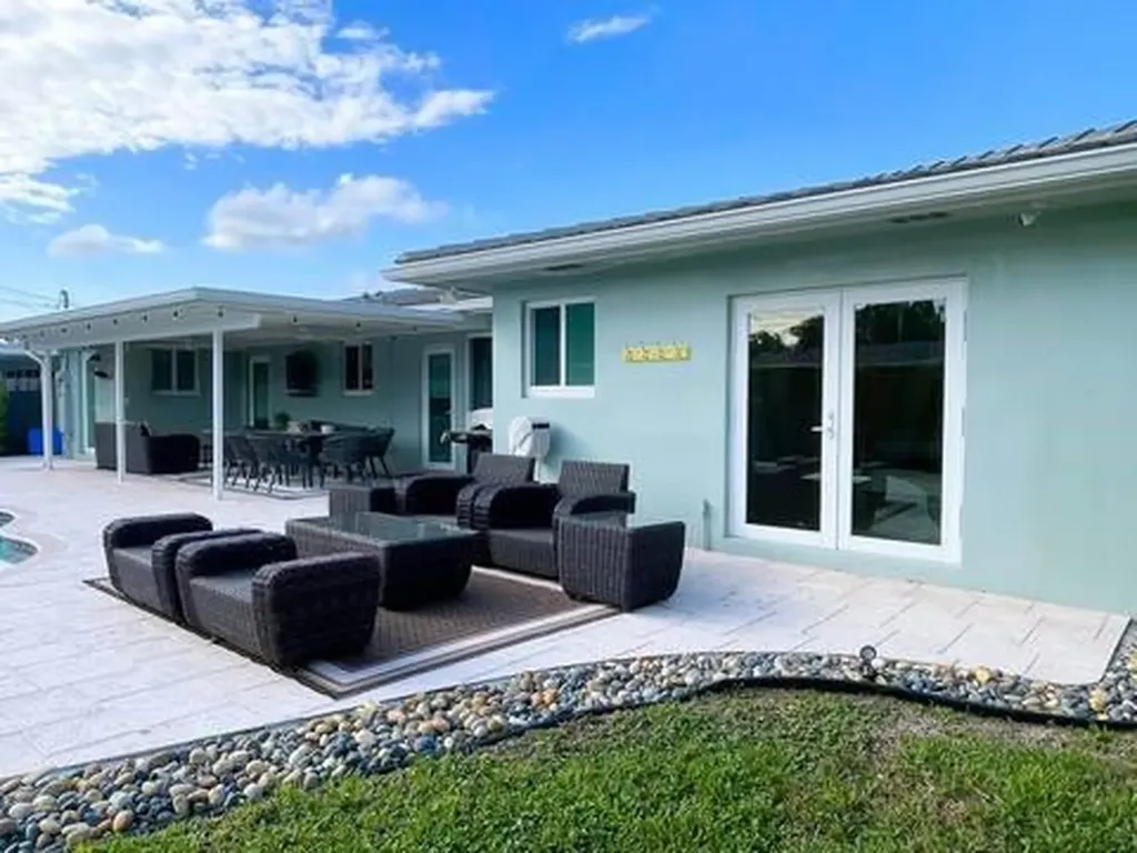 1580 SE 5th Street Deerfield Beach FL 33441