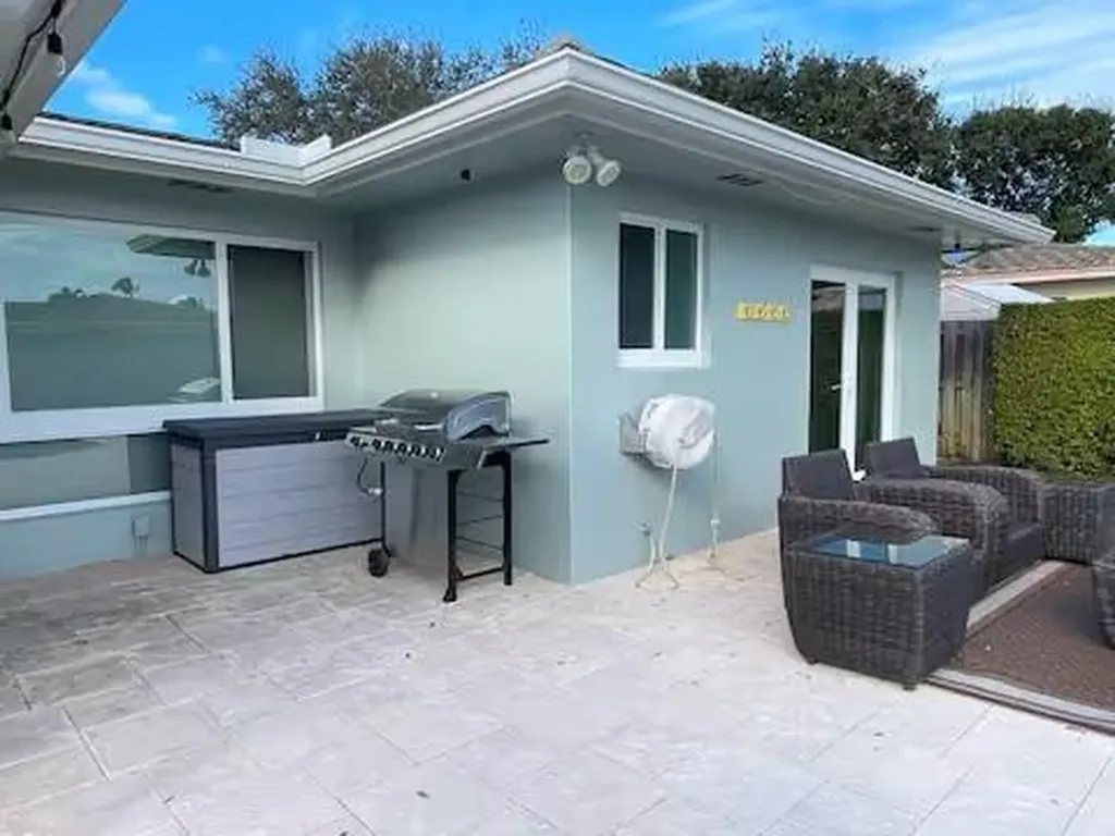 1580 SE 5th Street Deerfield Beach FL 33441