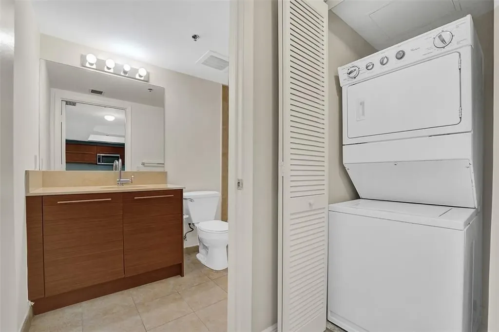2681 N Flamingo Road Sunrise FL 33323