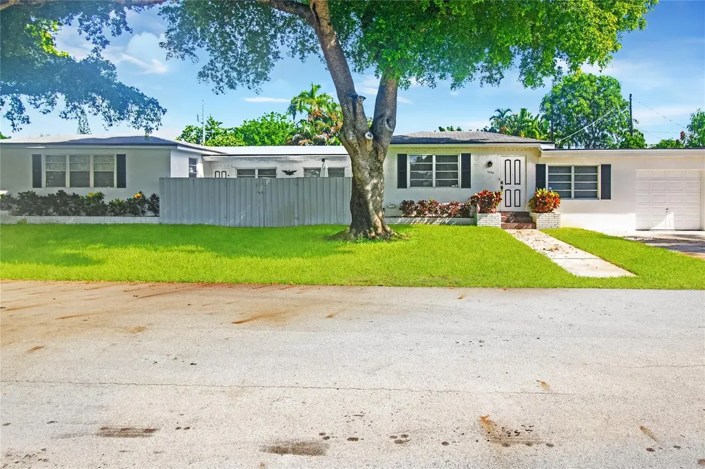 1625 Cleveland Street Hollywood FL 33020