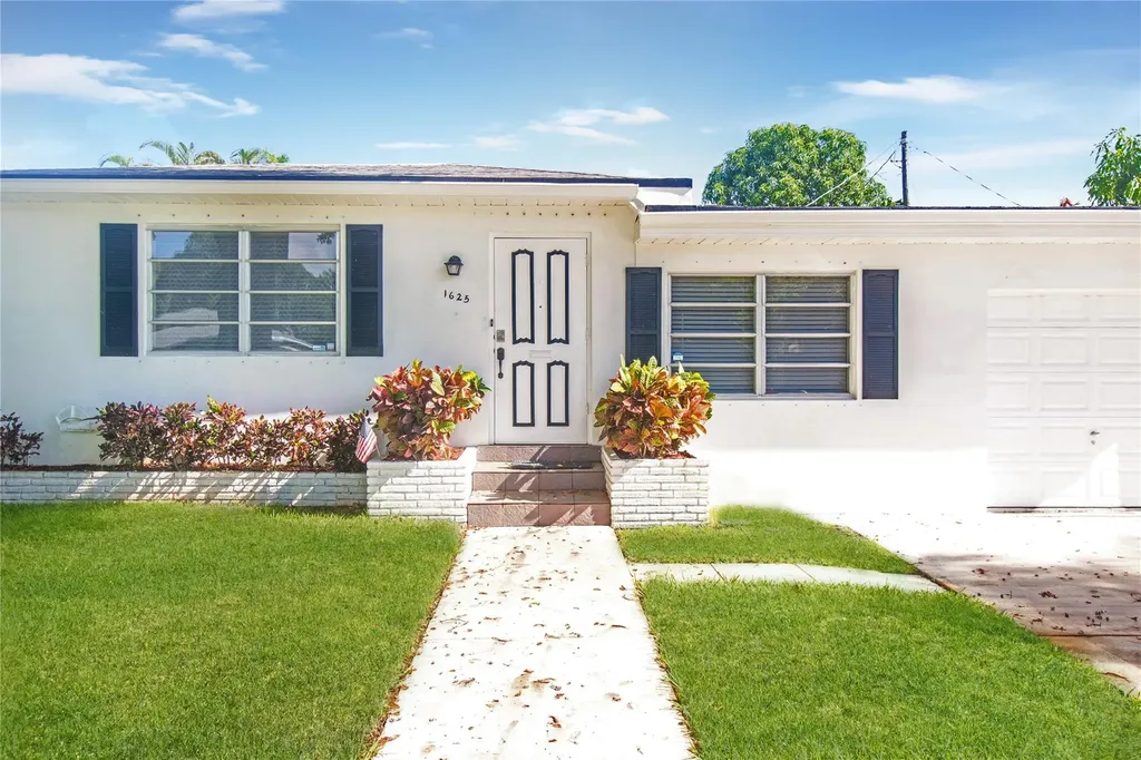 1625 Cleveland Street Hollywood FL 33020
