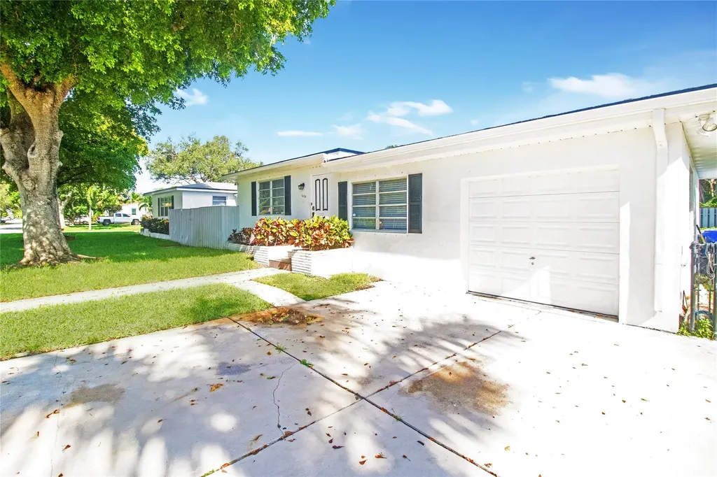 1625 Cleveland Street Hollywood FL 33020