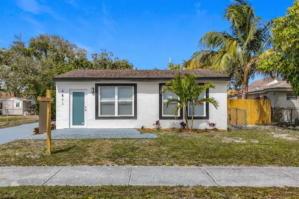 4811 SW 20th Street West Park FL 33023
