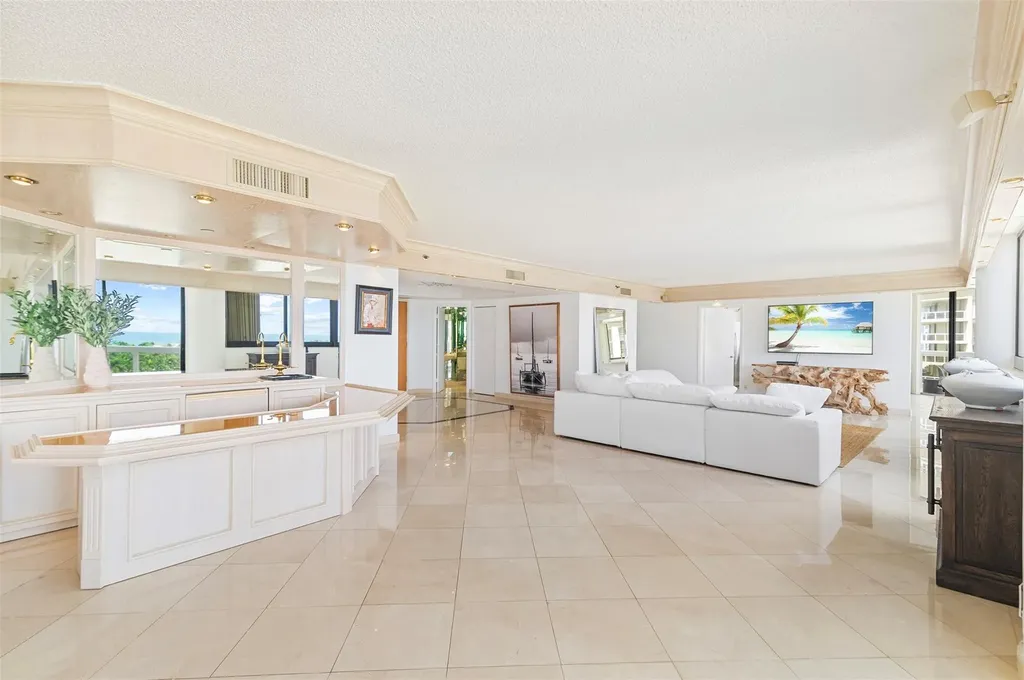 20185 E Country Club Drive Aventura FL 33180