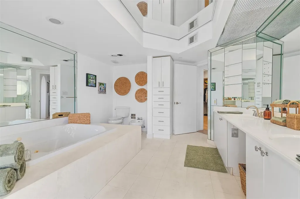 20185 E Country Club Drive Aventura FL 33180