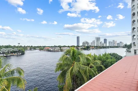 20185 E Country Club Drive Aventura FL 33180