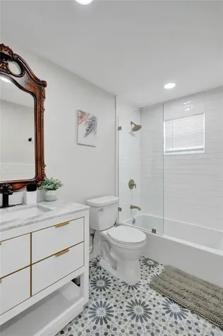 8021 NW 1st Place Miami FL 33150